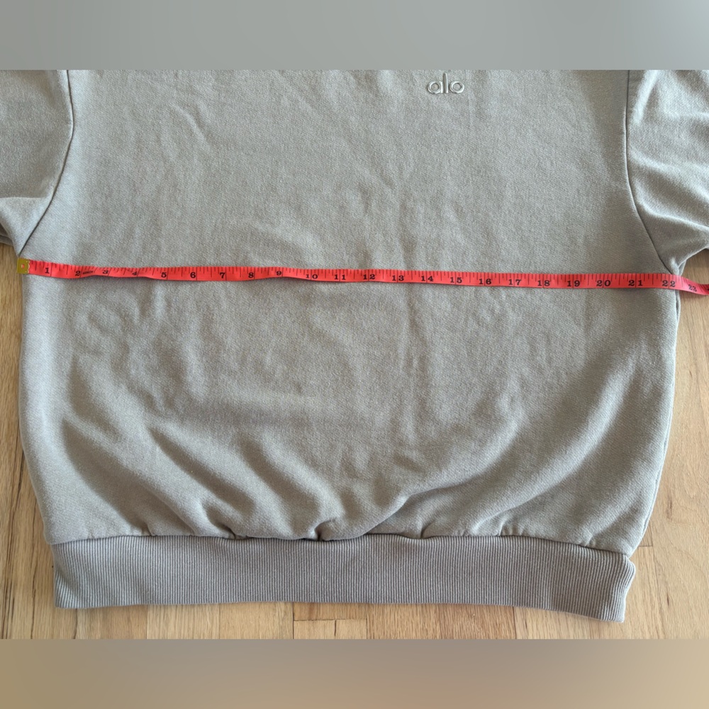 ALO Yoga Gravel Accolade Crew Neck Pullover - Picture 4 of 14